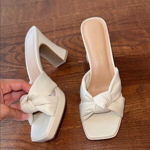 Chinese Laundry Chic Cream Knotted Heels- never worn !